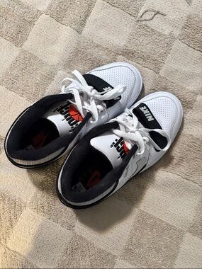 Nike Air Alpha Force 88 Kids White & Black Low-Top Sneakers with Red Logo Accent